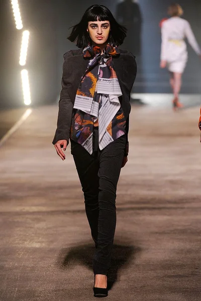 Look 25
